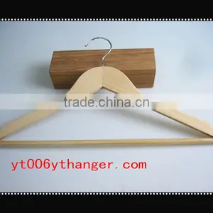 RQ476 Wooden Hanger With Pants Bar for Hotel Equipment thumbnail-1