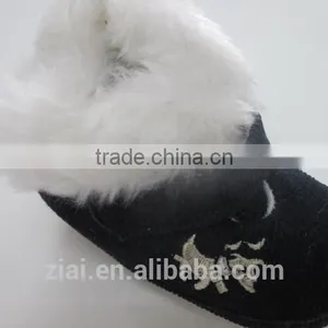 Wholesale Soft Dot Sole Cordury Baby Fabric Shoes Breathable Winter Fur Baby Girl Boots thumbnail-1