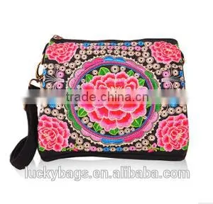 Chinese Wholesale Embroidery Canvas Messenger Bag Shoulder Bags for Women thumbnail-2
