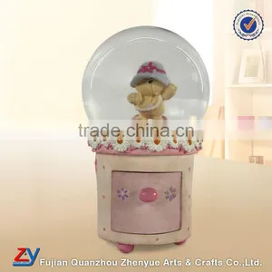Resin Souvenir Snowflake Snow Globe thumbnail-1