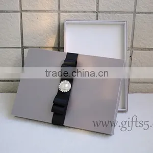 Handmade Luxury Silk Wedding Invitation Boxes Wholesale thumbnail-1