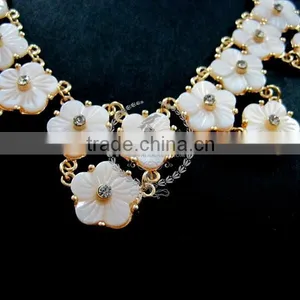 Vintage White Shell Flower Chunky Choker Fashion Women Statement Necklace Jewelry 2013 6390023 thumbnail-3