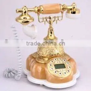Pretty Resin Antique Old Style Telephone thumbnail-1