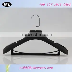 Plastic Hanger With Non-slip Coatin Plastic Rubber Hanger for Suits thumbnail-2