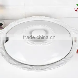 15" Oval Porcelain Bakeware With Lid thumbnail-2