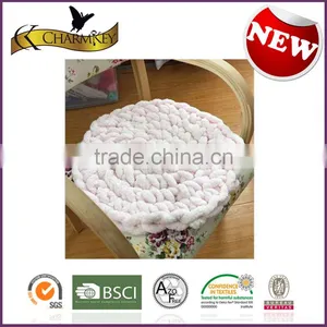 Charmkey Hot Selling Blanket Knitting Yarn 100% Polyester Chunky Chenille Yarn thumbnail-4