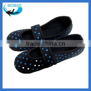 Top Quality Nice Design Neoprene Socks Shoes in China thumbnail-4