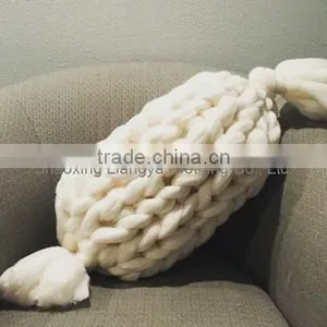 100%Poly Giant Chunky Knitted Throw Blanket thumbnail-3