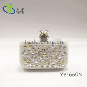 Embroidary Diamond Frame Bag thumbnail-1