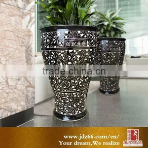 Modern Style Excellent Quality Glazed White Point Black Ceramic Flower Pots for Hall Decor thumbnail-1
