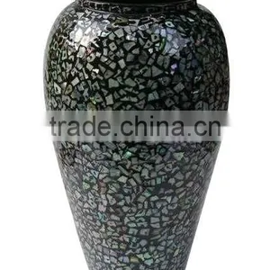 Round Black and White Colored Lacquer Flower Vase thumbnail-1