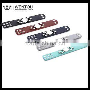 Fashionable Personalized Leather Bracelet thumbnail-1