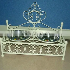 Metal Pet Feeder thumbnail-1