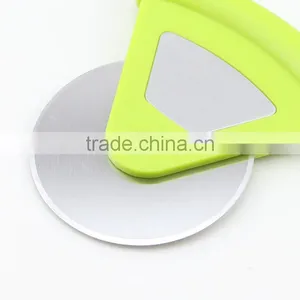 Plastic Handle Pizza Cutter With Stainless Steel Wheel thumbnail-2