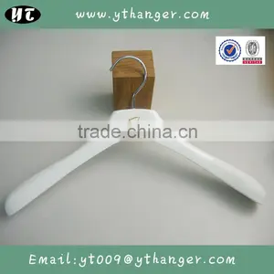 HA7063 Lotus Wood Notched Hanger Men Jackets Heavy Duty Hanger Supplier's Choice thumbnail-3