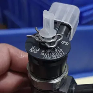 High Standard Bo-s-ch Fuel Injection Common Rail Fuel Injector0445110249 thumbnail-1