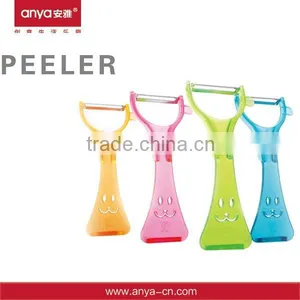 D301 Novel Smile Shaped Fruit Peeler Cassava Peeler Vegetable Peeler thumbnail-1