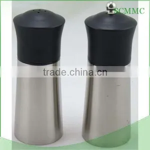 Salt and Pepper Shaker Crute Set thumbnail-1