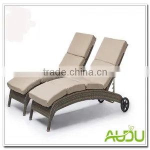 Audu Plastic Rattan Folding Beach Chair With Wheel thumbnail-1