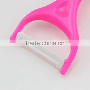 Sharp Ceramic Blade Vegetable Cucumbers Peeler thumbnail-2