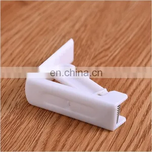 High Quality White Plastic Table Skirt Clips thumbnail-1