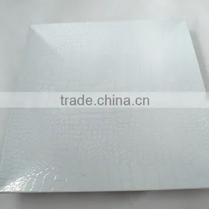 Plastic Charger Plate With Crocodile Grain thumbnail-1