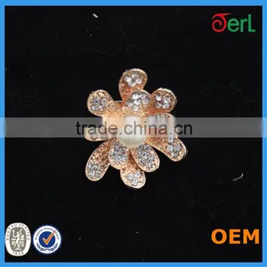 Silver Metal Pearl Rhinestone Flower Brooch thumbnail-1