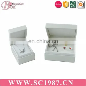 Whole Set of Square With the Necklace White Leather Jewelry Box thumbnail-3
