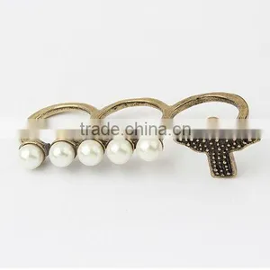 Three Finger Connected Ring thumbnail-1