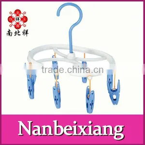 Ellipse Shape Plastic Clothes Peg Hanger thumbnail-1