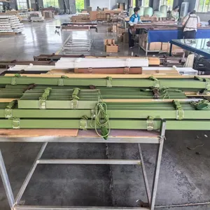 Green Color 50mm Slats Basswood Venetian Blinds Manual Control System thumbnail-4