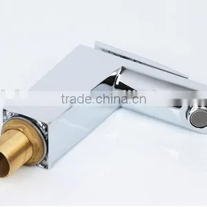 Good Quality Chrome Finished Deck Mounter Brass Basin Mixer , Single Handle Water Tap Bathroom Design thumbnail-3