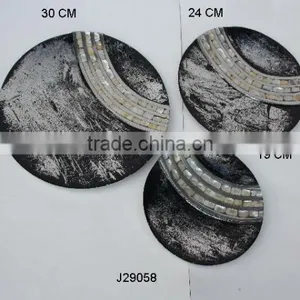 Round Cast Aluminum Tray With Mother of Pearl Mosaic and Black Enamel thumbnail-1
