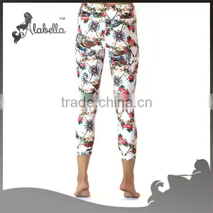 New Fashion Design Yoga Capri Tight Printed Floral Yoga Capri for Women thumbnail-1
