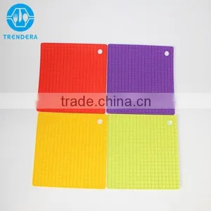 Heat Resistant Dishwasher Safe Silicone Table Mat thumbnail-3