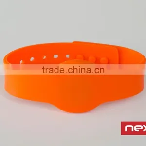 Customized Soft Pvc 125khz TK4100 Rfid Wristband thumbnail-5