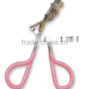 Eyelash Curler With Plastic Handle thumbnail-1