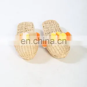 Wholesale Handwoven Grass Slippers Beach Shoes House Shoes Woman's Slippers thumbnail-4