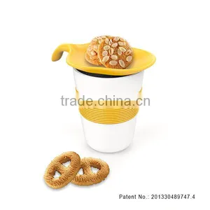 Silicone Pinecone-shaped Dessert Holder thumbnail-1