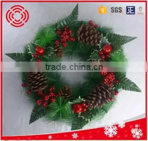 Xmas Berry Decorated Pin Needle Wreath Christmas Decoration thumbnail-1