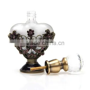 Classic Simple Heart Shaped Glass Perfume Bottle With Gold Cap thumbnail-4