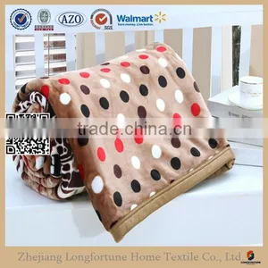 Yiwu China Suppliers Longfortune 100% Polyester Wholesale Thermal Protection Container Home Stock Coral Fleece Cuddly Blanket thumbnail-2