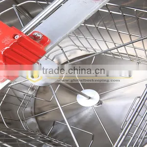 High Quality Beekeeping Equipment 4 Frames Manual Honey Extractor thumbnail-4