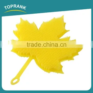 Toprank Multifunctional Maple Leaves Shaped Easy Cleaning Kitchen Dish Brush Fruit Scrubber Soft Silicone Potato Vegetable Brush thumbnail-2