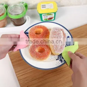2017 New Product Bird Shaped Silicone Oven Rack Guard Grill Gloves thumbnail-3