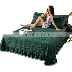Wholesale Comforter Folded Soft Velvet Lightweight Coverlet For All Season Embroidery Quilt thumbnail-5