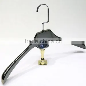 QD-246 High Quality Plastic Hanger for Suit Cheap Gold Plastic Hanger thumbnail-3
