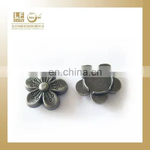 Metal Flowers Button thumbnail-1