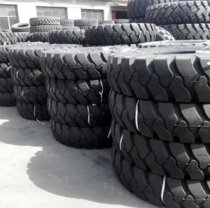 Factory Wholesale Price 1400-25 Truck Tyre thumbnail-2