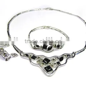 Fashion Design Artificial Necklace Sets thumbnail-1